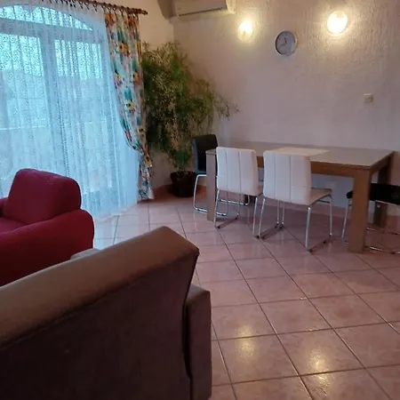 125 Apartment *